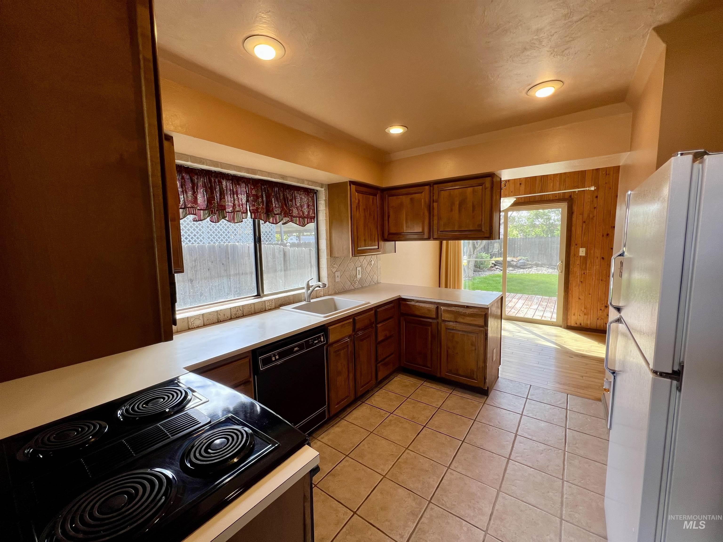 1852 NW 5th Ave, Ontario, Oregon 97914, 3 Bedrooms, 2 Bathrooms, Residential For Sale, Price $349,900,MLS 98982339