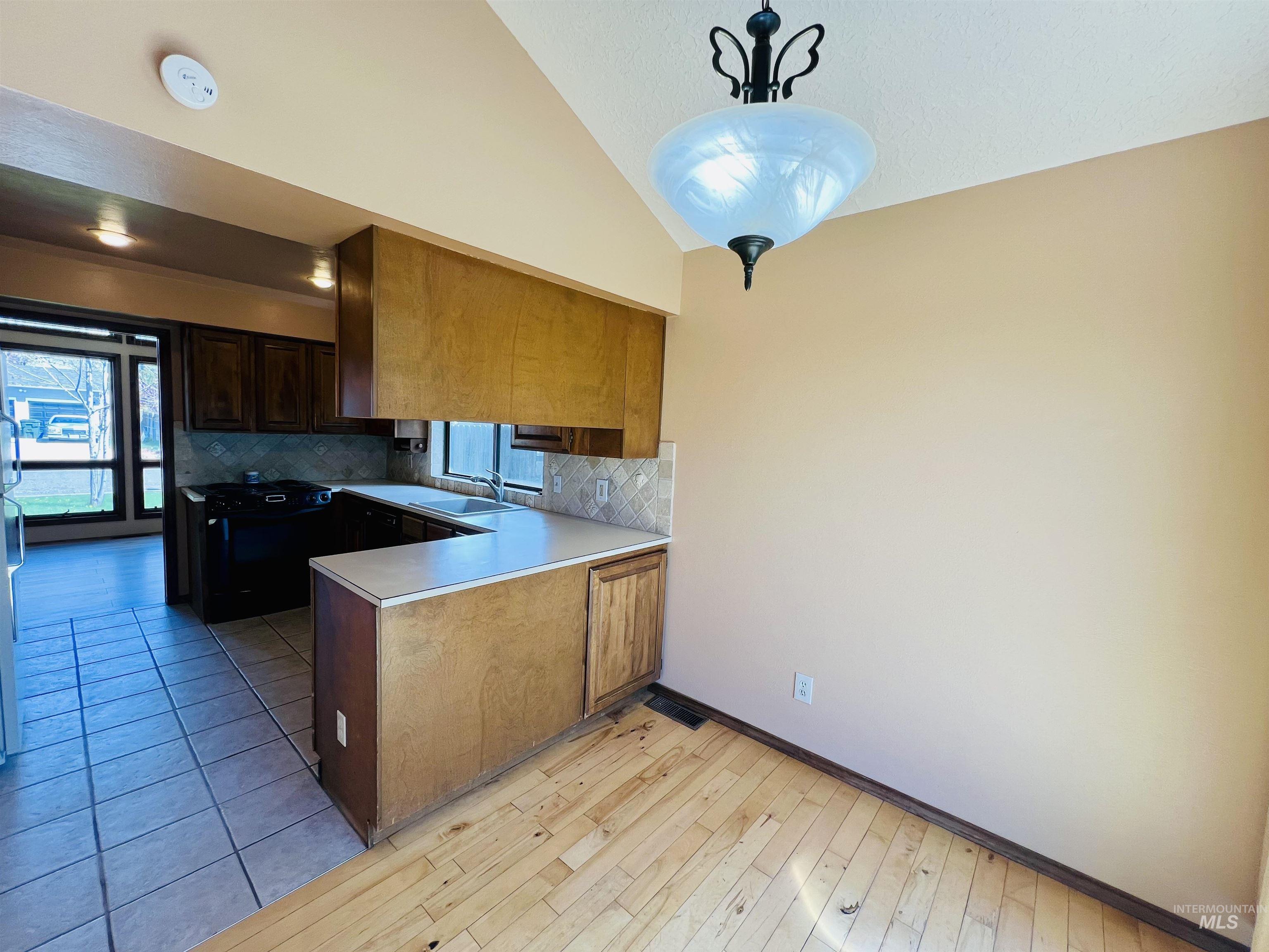 1852 NW 5th Ave, Ontario, Oregon 97914, 3 Bedrooms, 2 Bathrooms, Residential For Sale, Price $349,900,MLS 98982339