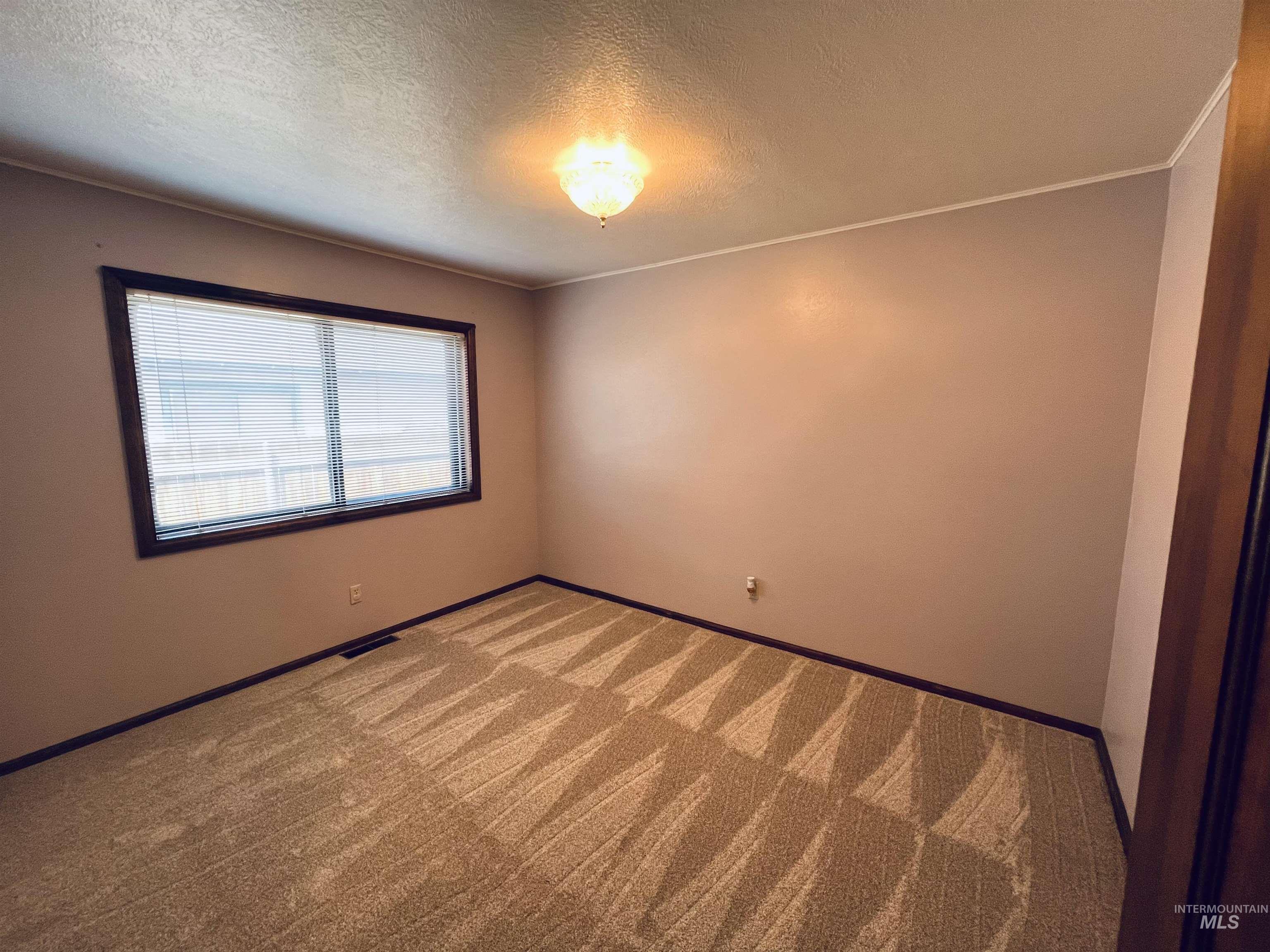 1852 NW 5th Ave, Ontario, Oregon 97914, 3 Bedrooms, 2 Bathrooms, Residential For Sale, Price $349,900,MLS 98982339