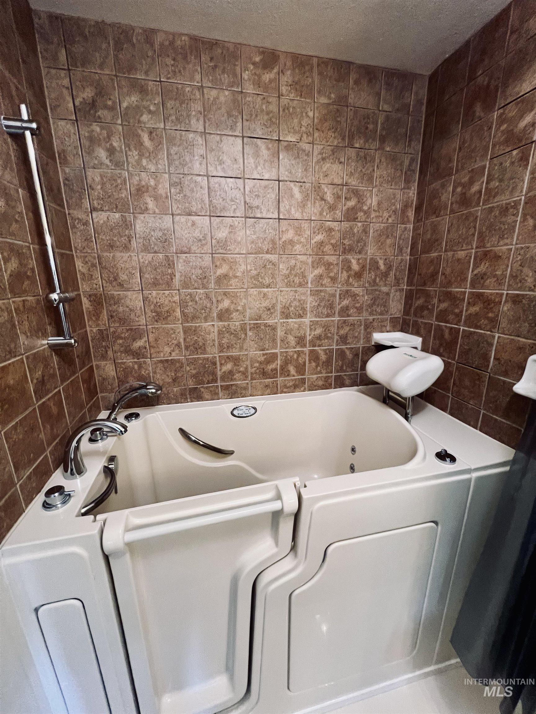 1852 NW 5th Ave, Ontario, Oregon 97914, 3 Bedrooms, 2 Bathrooms, Residential For Sale, Price $349,900,MLS 98982339