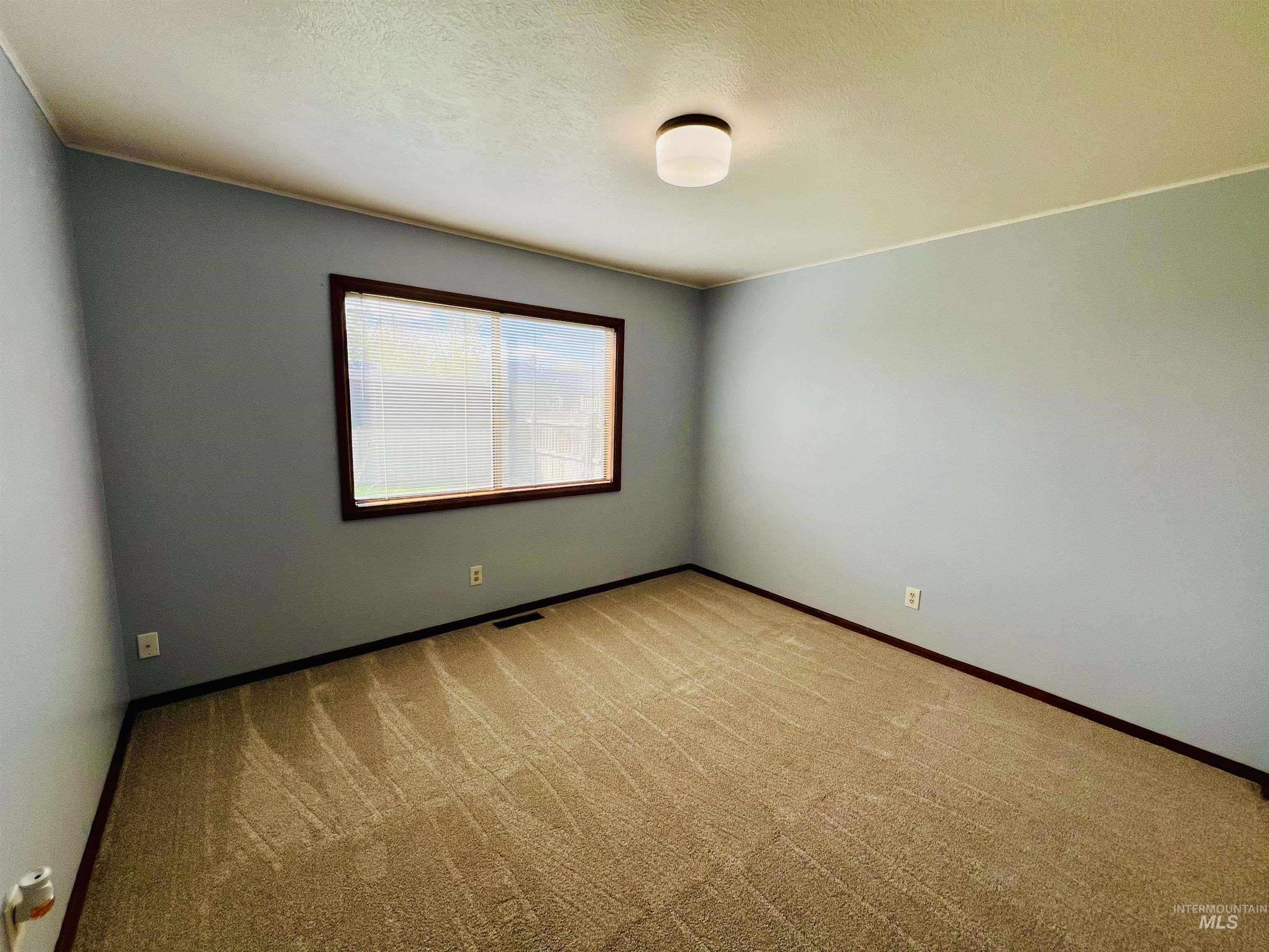 1852 NW 5th Ave, Ontario, Oregon 97914, 3 Bedrooms, 2 Bathrooms, Residential For Sale, Price $349,900,MLS 98982339