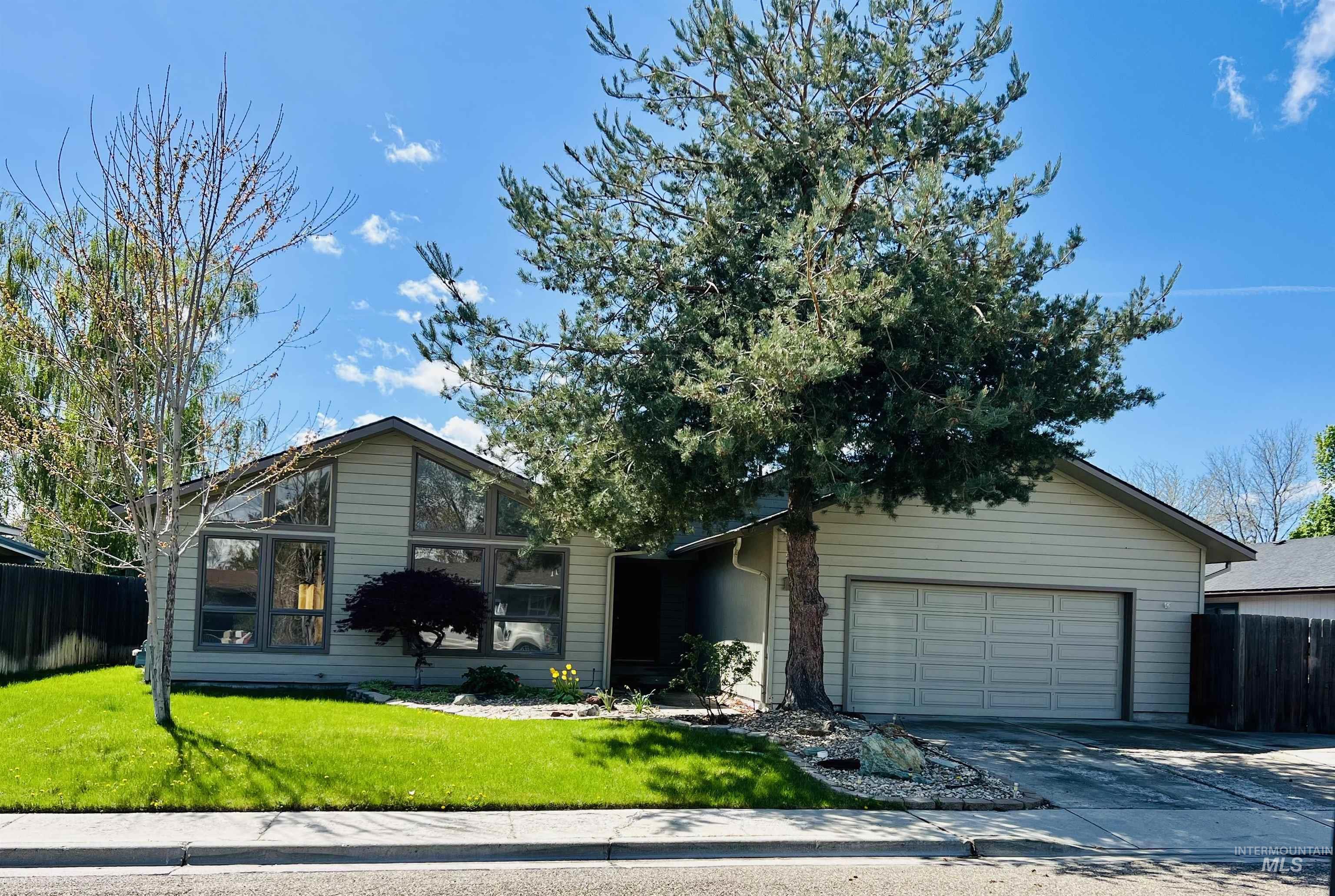 1852 NW 5th Ave, Ontario, Oregon 97914, 3 Bedrooms, 2 Bathrooms, Residential For Sale, Price $349,900,MLS 98982339