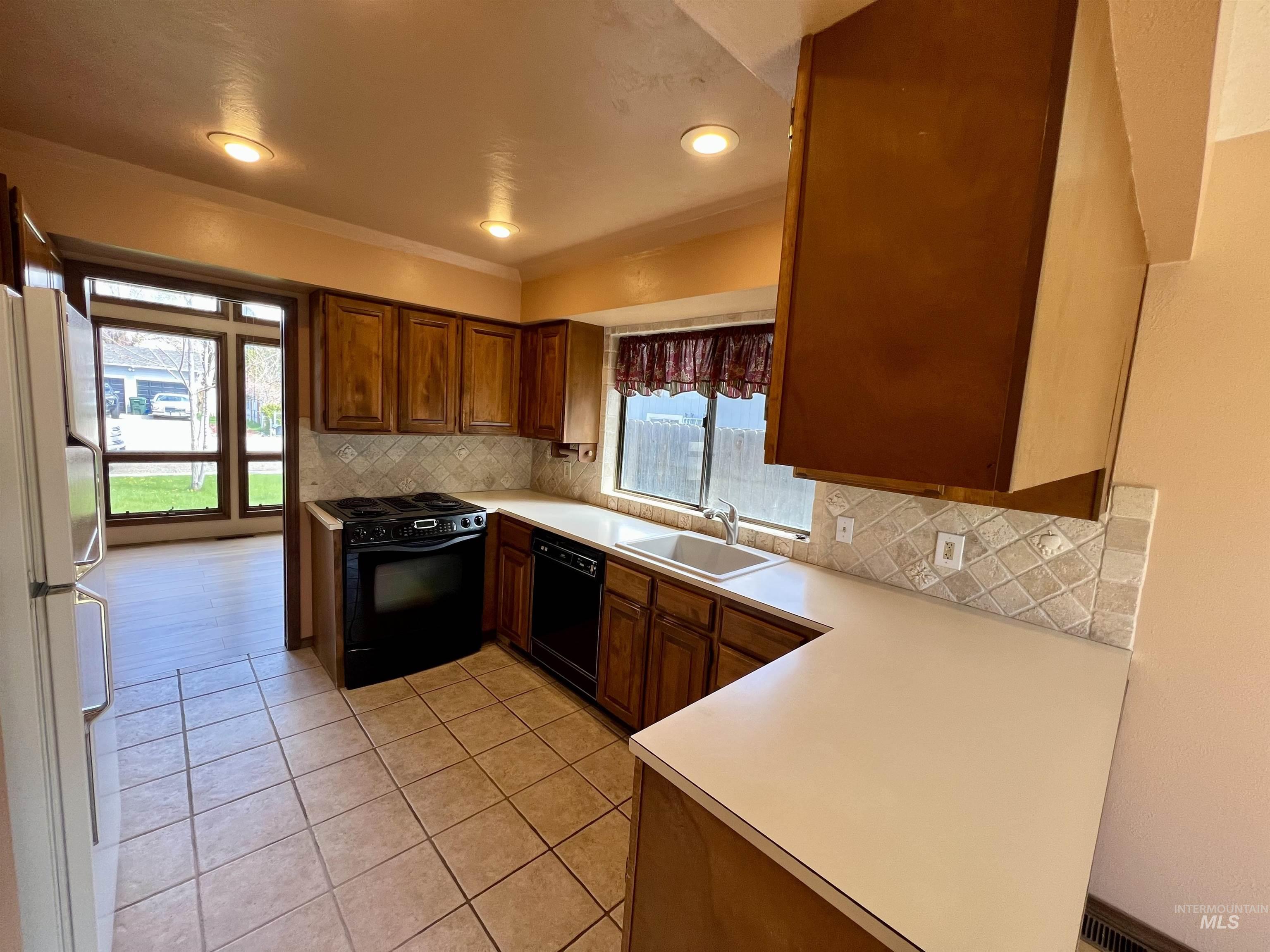 1852 NW 5th Ave, Ontario, Oregon 97914, 3 Bedrooms, 2 Bathrooms, Residential For Sale, Price $349,900,MLS 98982339