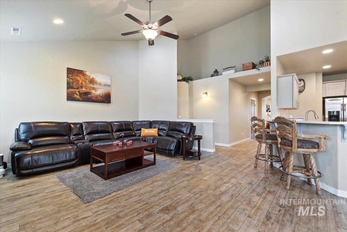 1011 W Riodosa, Meridian, Idaho 83642, 4 Bedrooms, 2.5 Bathrooms, Residential For Sale, Price $634,900,MLS 98982340