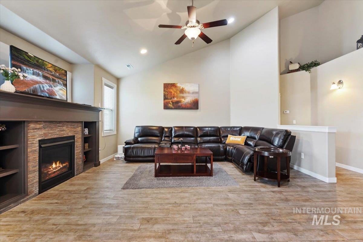 1011 W Riodosa, Meridian, Idaho 83642, 4 Bedrooms, 2.5 Bathrooms, Residential For Sale, Price $634,900,MLS 98982340