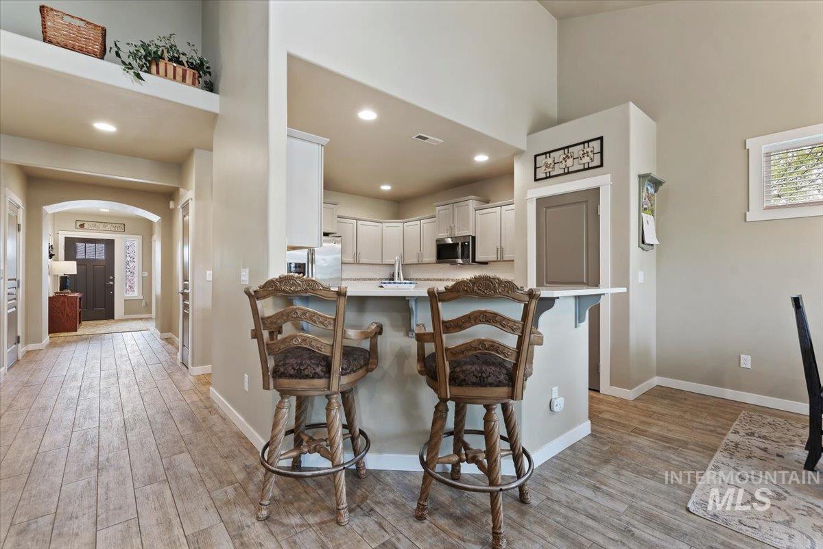 1011 W Riodosa, Meridian, Idaho 83642, 4 Bedrooms, 2.5 Bathrooms, Residential For Sale, Price $634,900,MLS 98982340