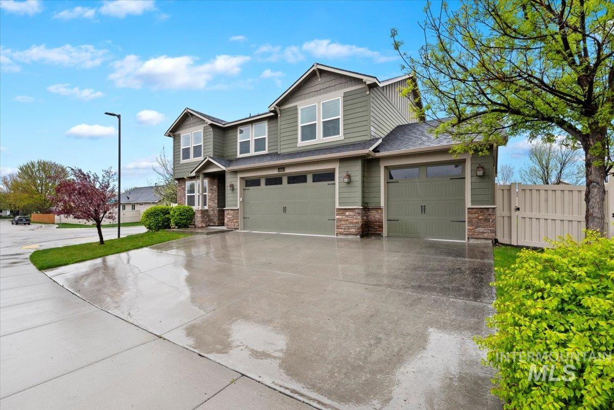1011 W Riodosa, Meridian, Idaho 83642, 4 Bedrooms, 2.5 Bathrooms, Residential For Sale, Price $634,900,MLS 98982340