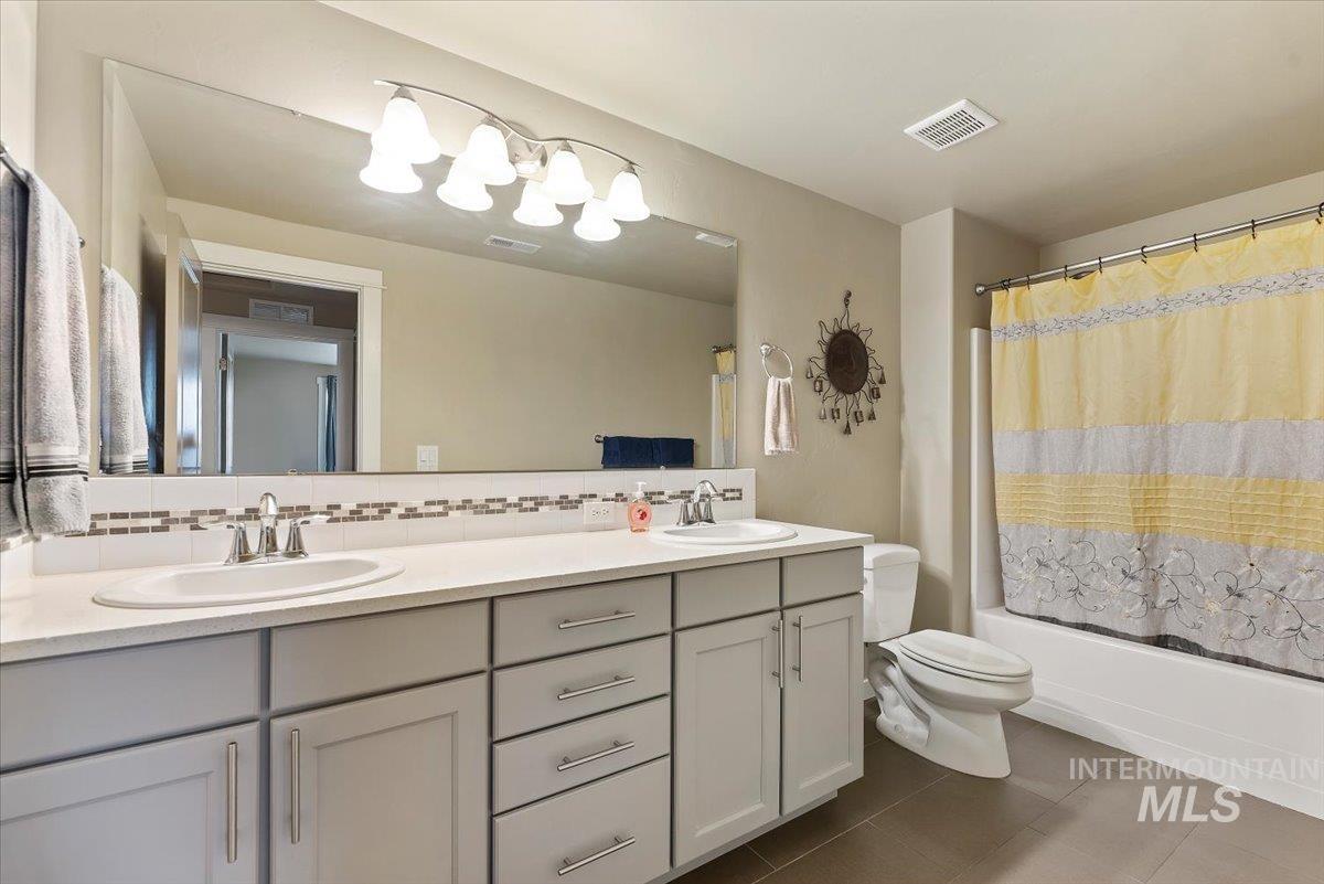 1011 W Riodosa, Meridian, Idaho 83642, 4 Bedrooms, 2.5 Bathrooms, Residential For Sale, Price $634,900,MLS 98982340