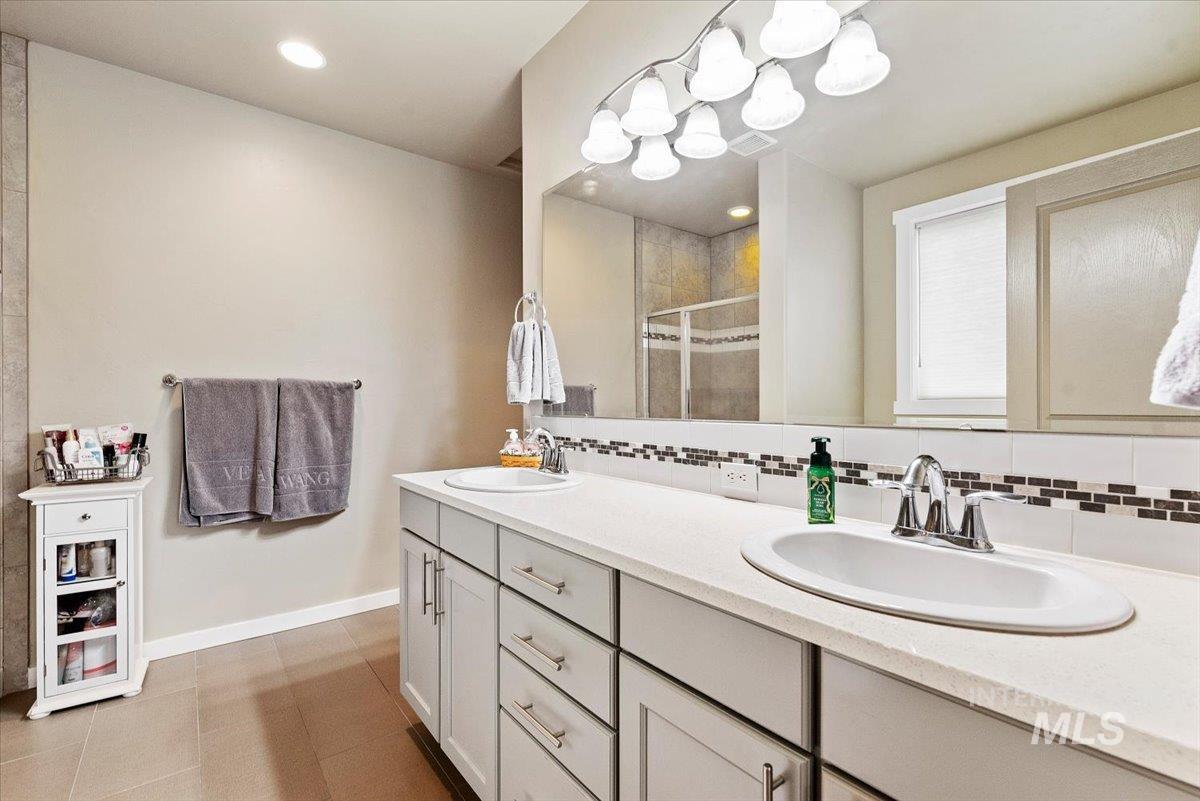 1011 W Riodosa, Meridian, Idaho 83642, 4 Bedrooms, 2.5 Bathrooms, Residential For Sale, Price $634,900,MLS 98982340