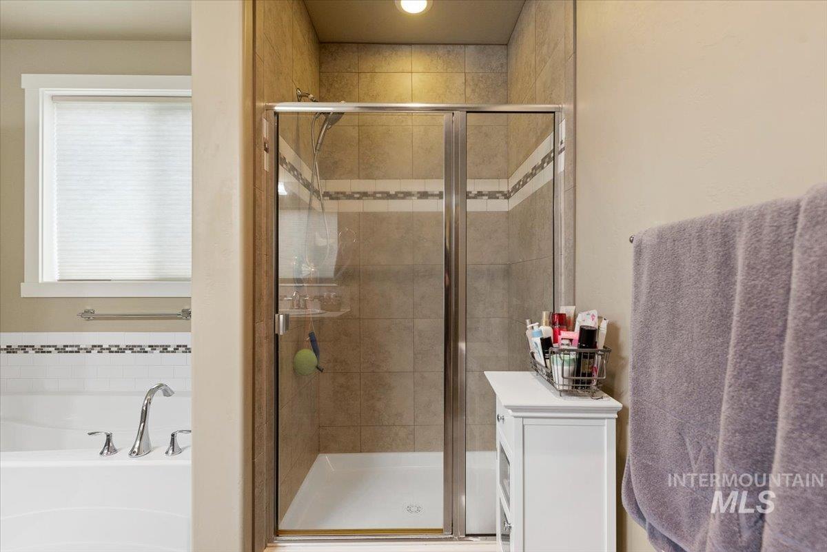 1011 W Riodosa, Meridian, Idaho 83642, 4 Bedrooms, 2.5 Bathrooms, Residential For Sale, Price $634,900,MLS 98982340