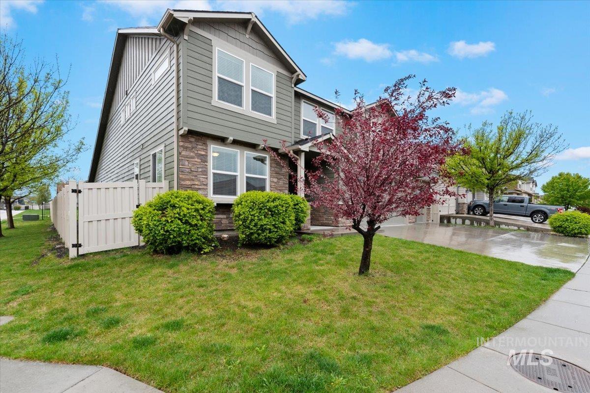 1011 W Riodosa, Meridian, Idaho 83642, 4 Bedrooms, 2.5 Bathrooms, Residential For Sale, Price $634,900,MLS 98982340