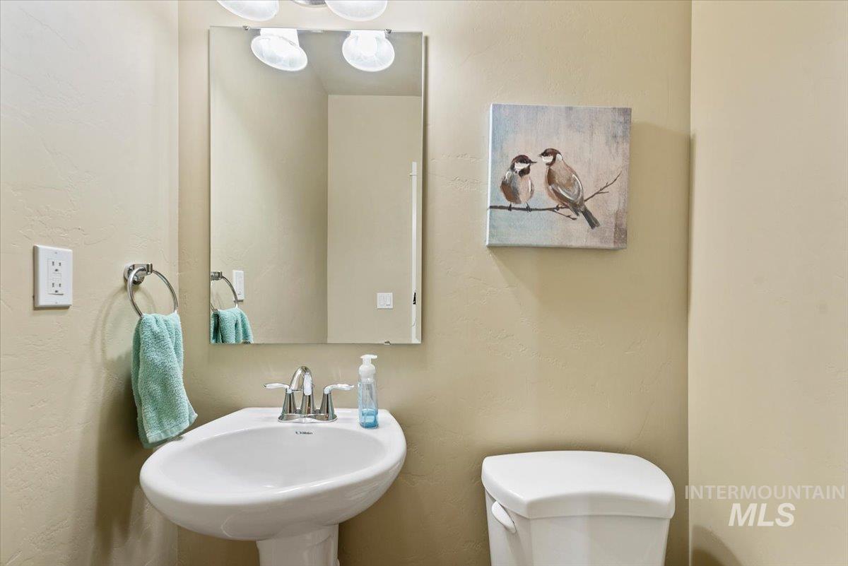 1011 W Riodosa, Meridian, Idaho 83642, 4 Bedrooms, 2.5 Bathrooms, Residential For Sale, Price $634,900,MLS 98982340