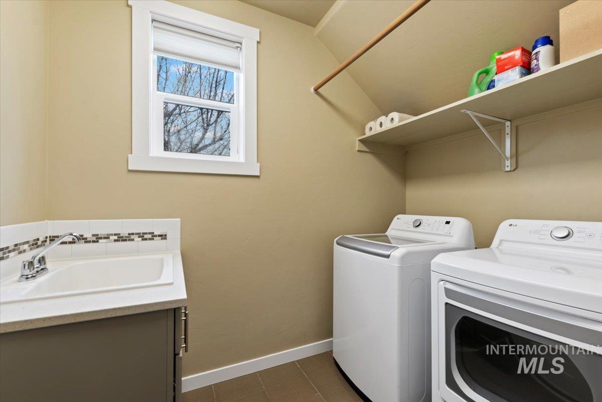 1011 W Riodosa, Meridian, Idaho 83642, 4 Bedrooms, 2.5 Bathrooms, Residential For Sale, Price $634,900,MLS 98982340