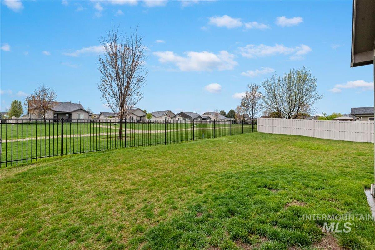 1011 W Riodosa, Meridian, Idaho 83642, 4 Bedrooms, 2.5 Bathrooms, Residential For Sale, Price $634,900,MLS 98982340