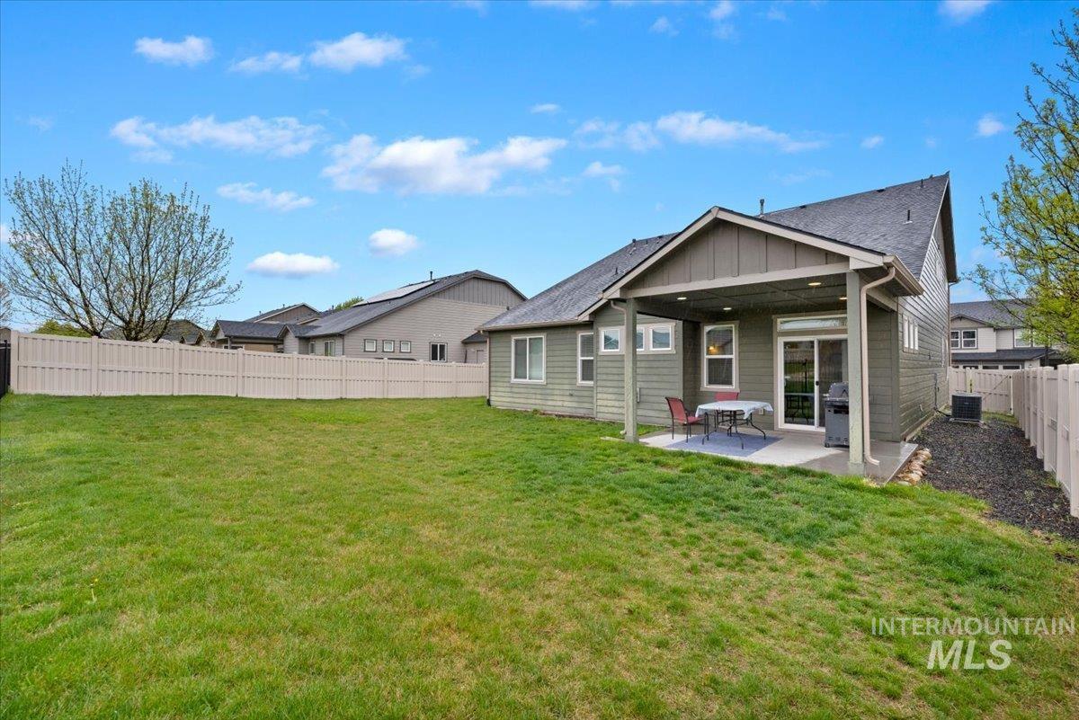 1011 W Riodosa, Meridian, Idaho 83642, 4 Bedrooms, 2.5 Bathrooms, Residential For Sale, Price $634,900,MLS 98982340