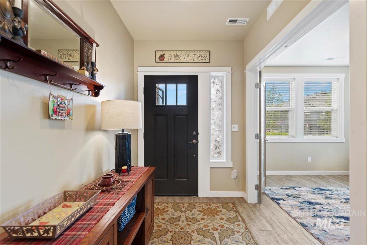 1011 W Riodosa, Meridian, Idaho 83642, 4 Bedrooms, 2.5 Bathrooms, Residential For Sale, Price $634,900,MLS 98982340