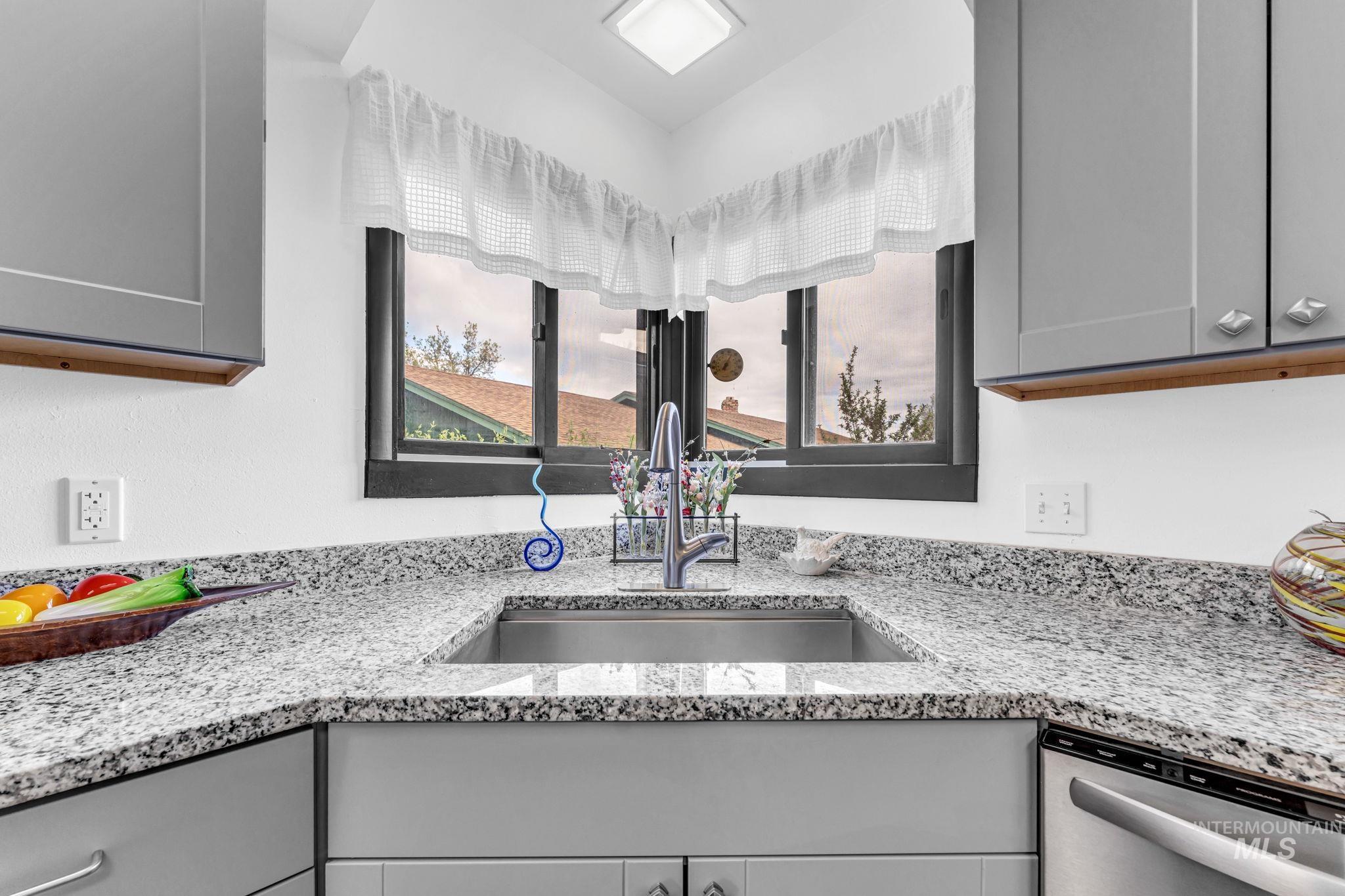 103 Rainbow Cir, Buhl, Idaho 83316, 3 Bedrooms, 2 Bathrooms, Residential For Sale, Price $339,900,MLS 98982343