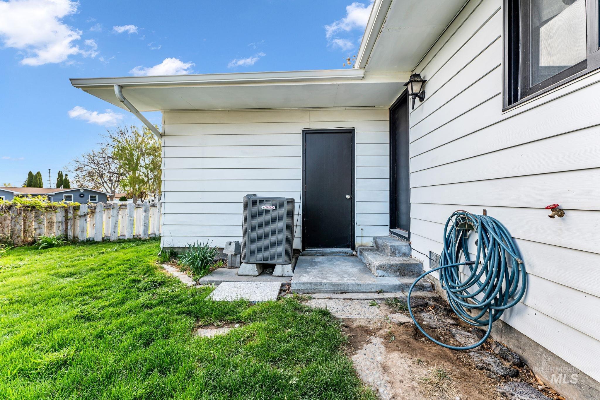 103 Rainbow Cir, Buhl, Idaho 83316, 3 Bedrooms, 2 Bathrooms, Residential For Sale, Price $339,900,MLS 98982343