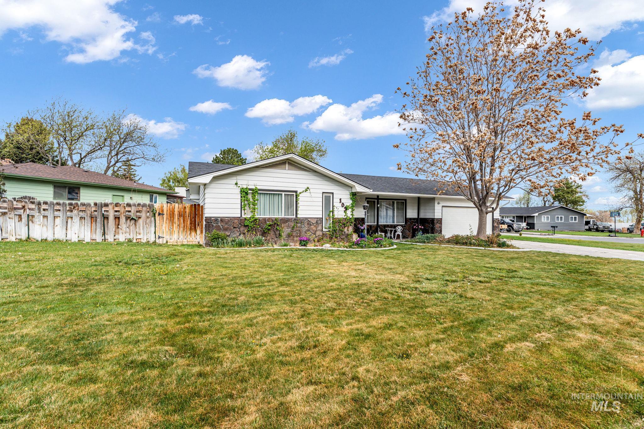 103 Rainbow Cir, Buhl, Idaho 83316, 3 Bedrooms, 2 Bathrooms, Residential For Sale, Price $339,900,MLS 98982343