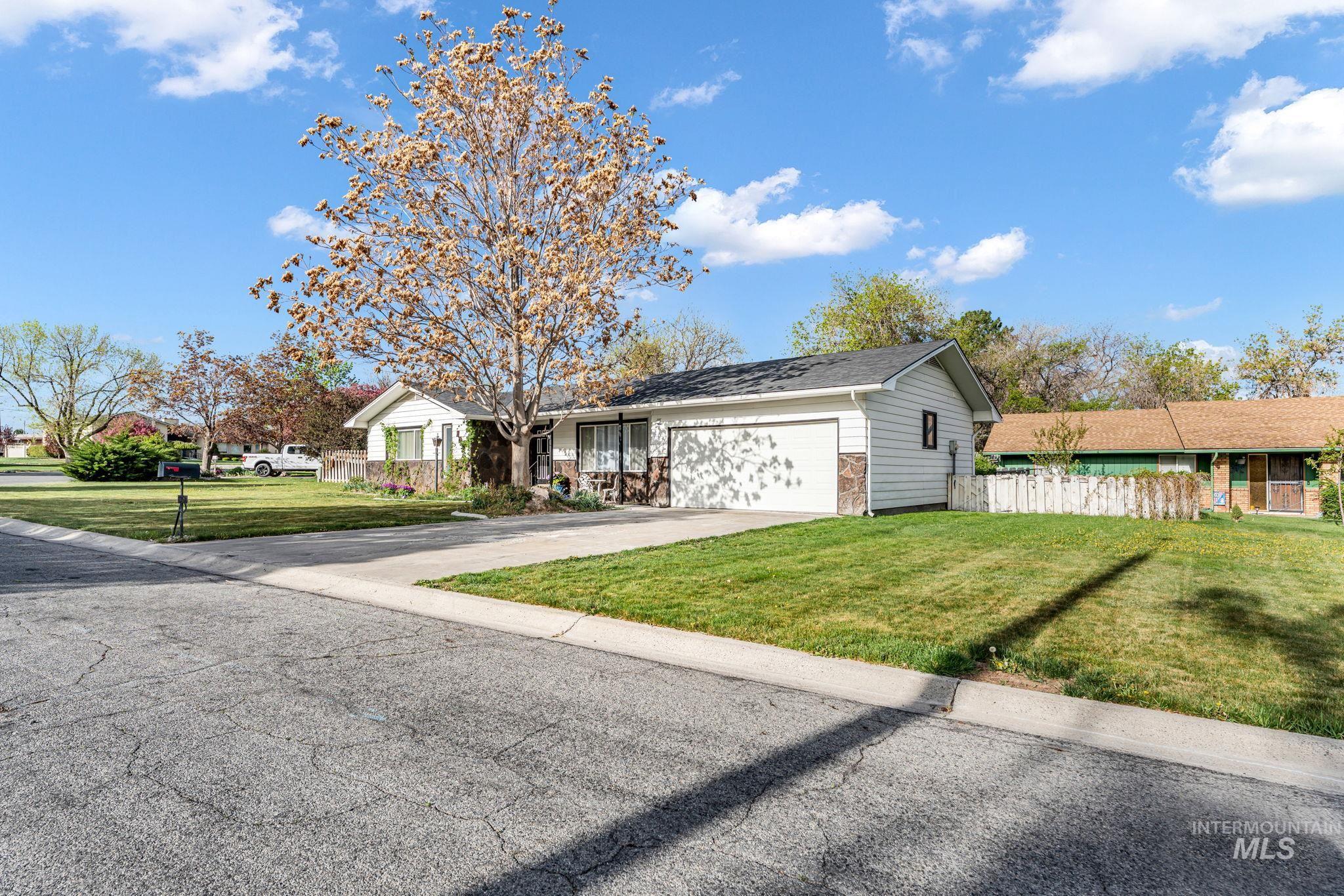 103 Rainbow Cir, Buhl, Idaho 83316, 3 Bedrooms, 2 Bathrooms, Residential For Sale, Price $339,900,MLS 98982343