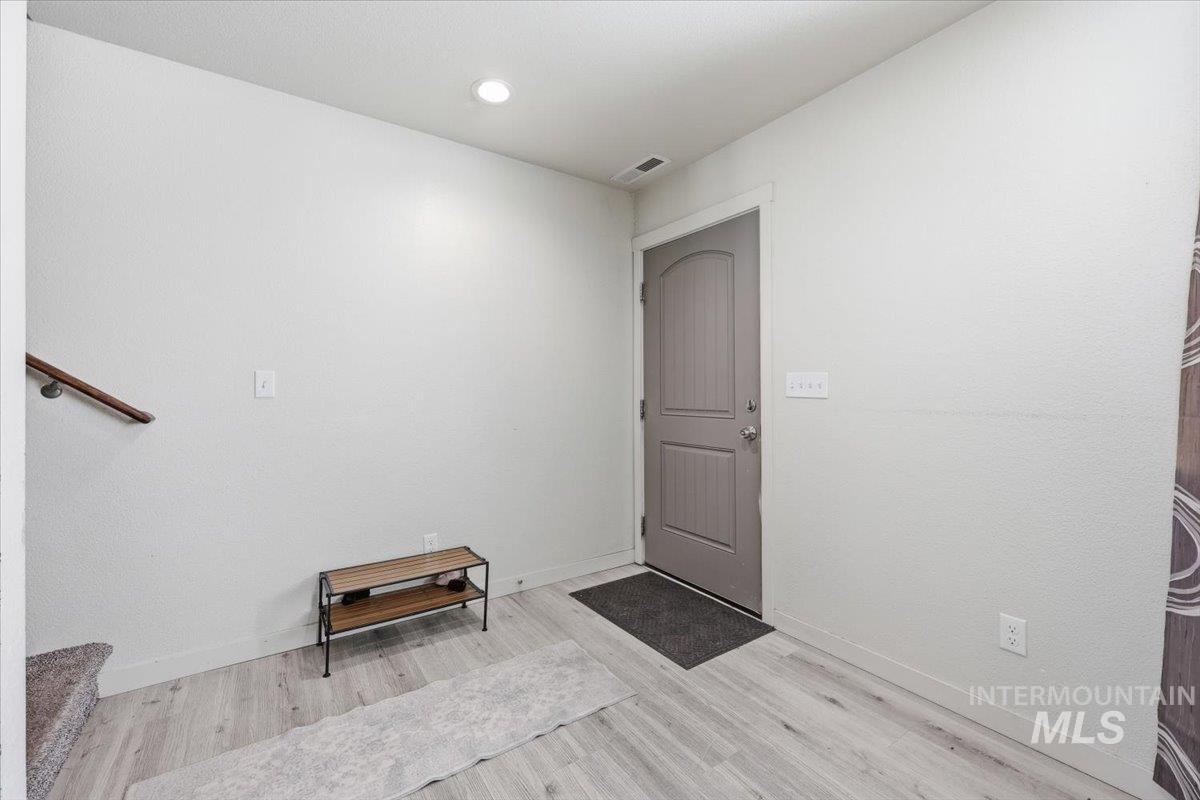 126 E Ravenna Ln, Nampa, Idaho 83687, 3 Bedrooms, 2.5 Bathrooms, Residential For Sale, Price $310,000,MLS 98982344