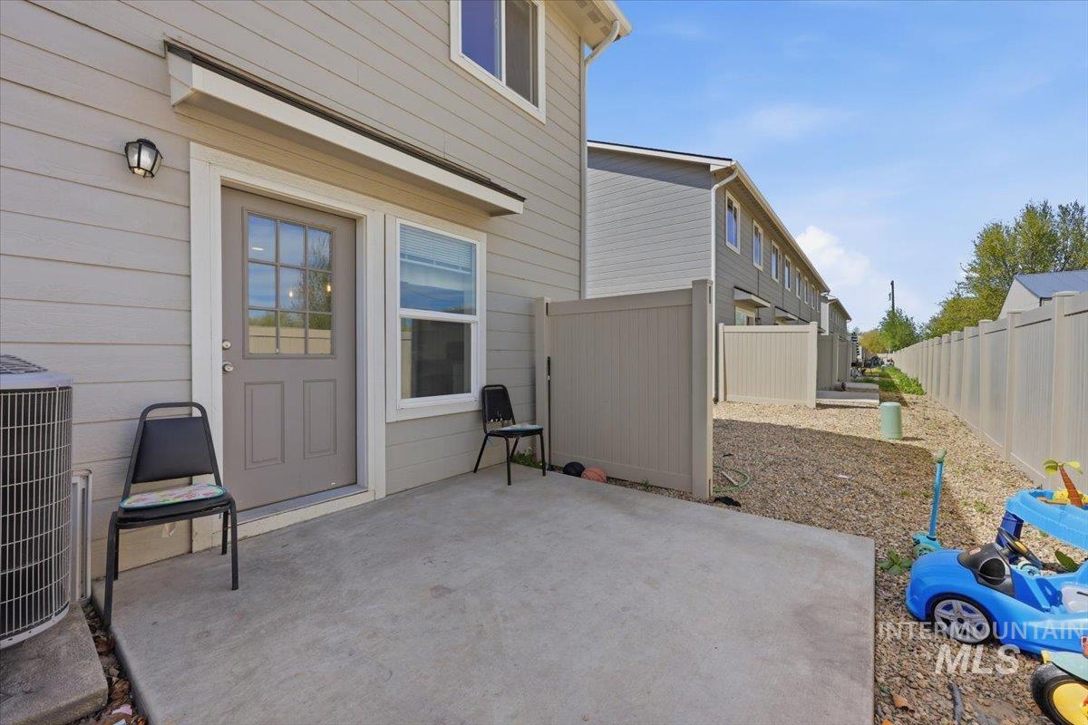 126 E Ravenna Ln, Nampa, Idaho 83687, 3 Bedrooms, 2.5 Bathrooms, Residential For Sale, Price $310,000,MLS 98982344