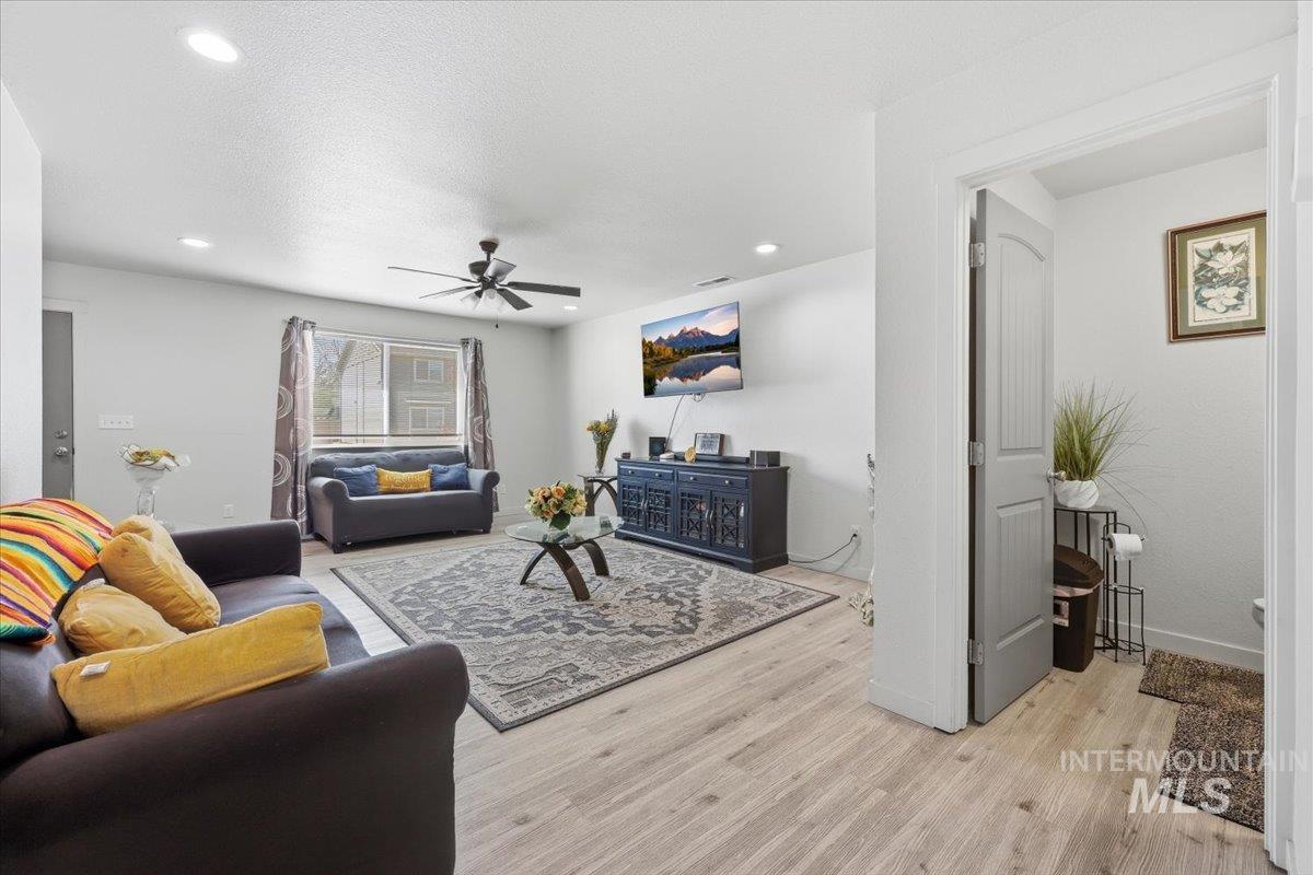 126 E Ravenna Ln, Nampa, Idaho 83687, 3 Bedrooms, 2.5 Bathrooms, Residential For Sale, Price $310,000,MLS 98982344