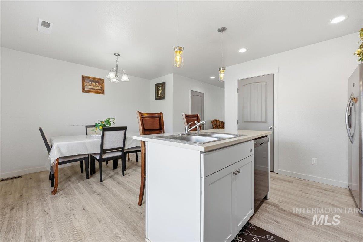 126 E Ravenna Ln, Nampa, Idaho 83687, 3 Bedrooms, 2.5 Bathrooms, Residential For Sale, Price $310,000,MLS 98982344