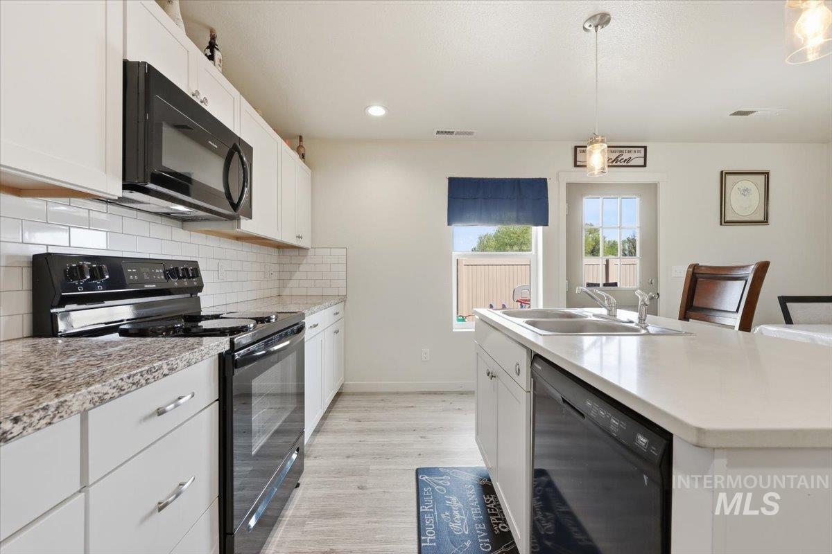 126 E Ravenna Ln, Nampa, Idaho 83687, 3 Bedrooms, 2.5 Bathrooms, Residential For Sale, Price $310,000,MLS 98982344