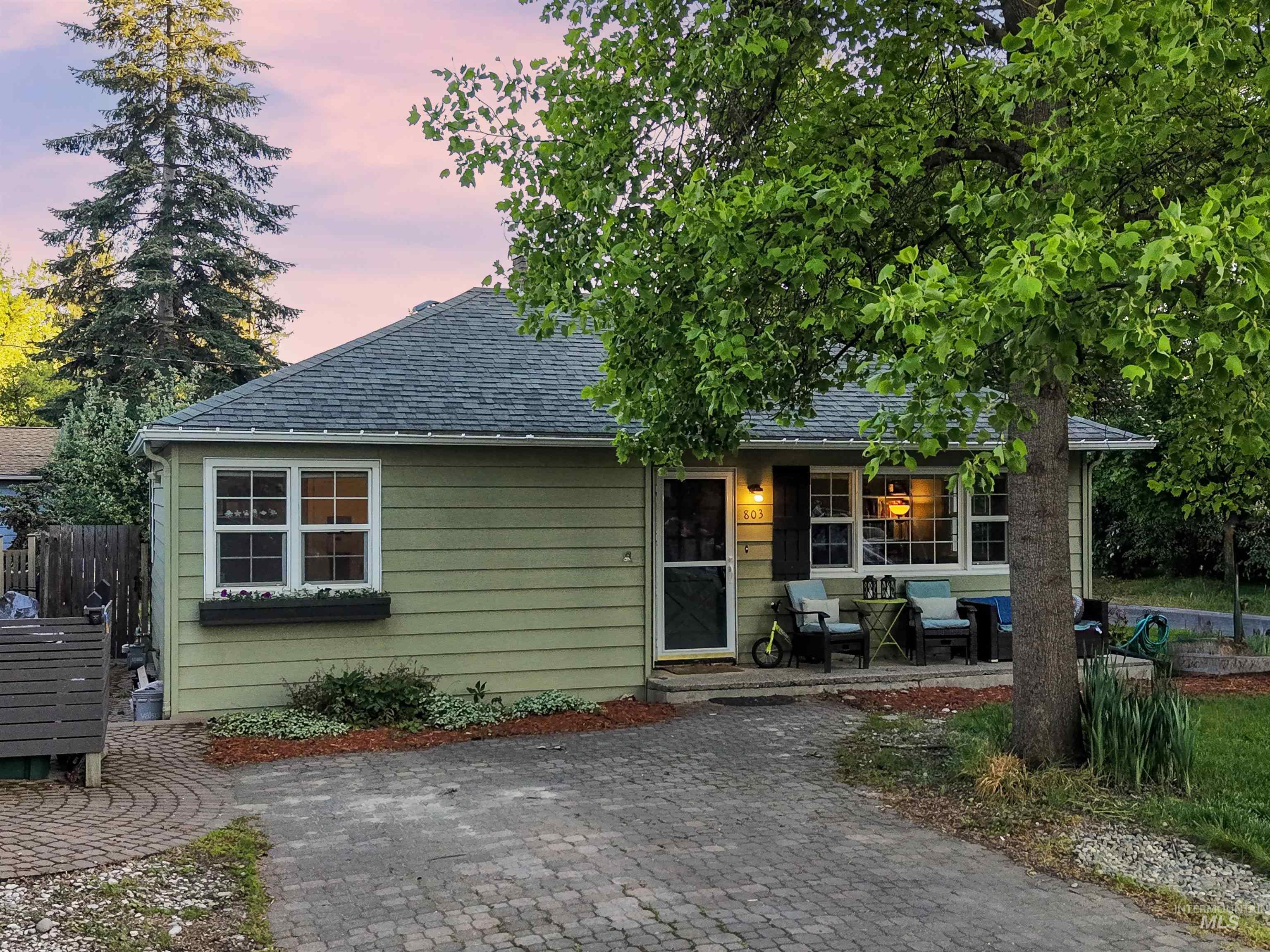 803 E 8th, Moscow, Idaho 83843, 3 Bedrooms, 2 Bathrooms, Residential For Sale, Price $428,000, 98982346