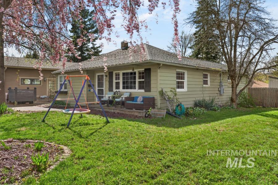 803 E 8th, Moscow, Idaho 83843, 3 Bedrooms, 2 Bathrooms, Residential For Sale, Price $435,000, 98982346