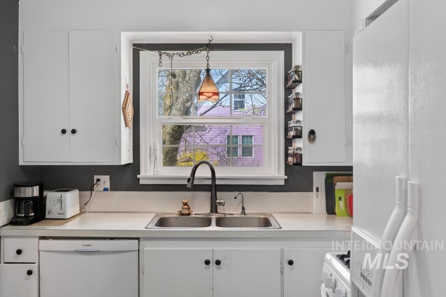 803 E 8th, Moscow, Idaho 83843, 3 Bedrooms, 2 Bathrooms, Residential For Sale, Price $435,000, 98982346