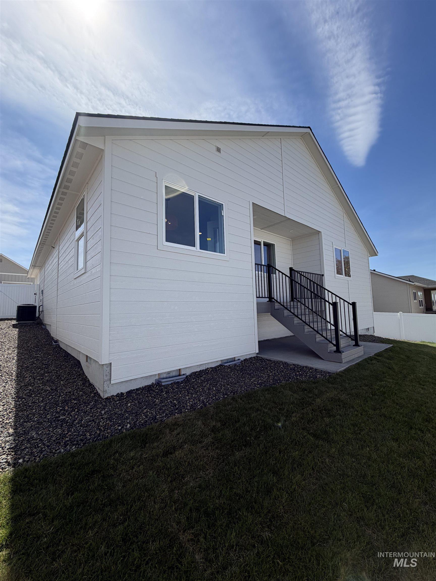 2805 Cypress Pointe Ave, Payette, Idaho 83661, 3 Bedrooms, 2 Bathrooms, Residential For Sale, Price $369,000, 98982347