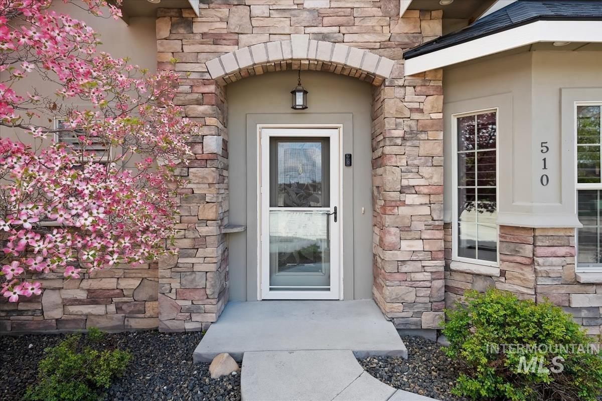 510 S Whisperwood Way, Boise, Idaho 83709, 2 Bedrooms, 2 Bathrooms, Residential For Sale, Price $475,000,MLS 98982349