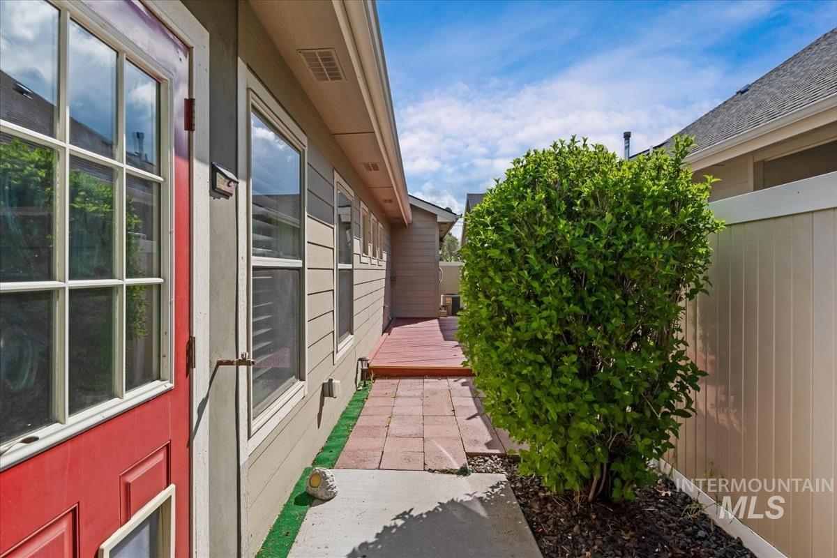 510 S Whisperwood Way, Boise, Idaho 83709, 2 Bedrooms, 2 Bathrooms, Residential For Sale, Price $475,000,MLS 98982349