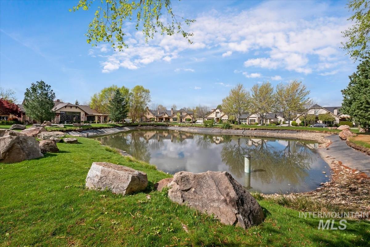 510 S Whisperwood Way, Boise, Idaho 83709, 2 Bedrooms, 2 Bathrooms, Residential For Sale, Price $475,000,MLS 98982349