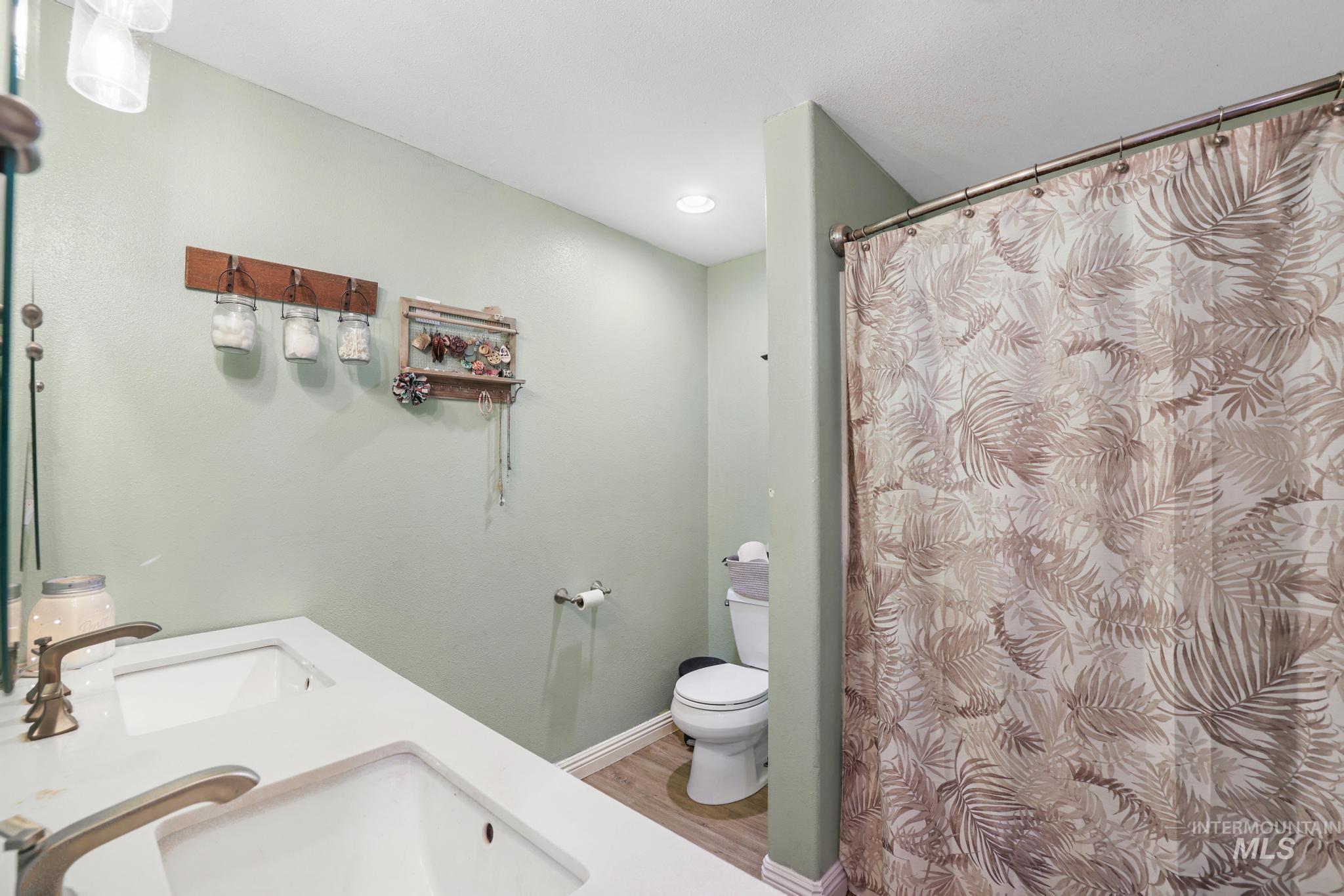 515 E Ave J, Jerome, Idaho 83338, 4 Bedrooms, 1 Bathroom, Residential For Sale, Price $297,500,MLS 98982351