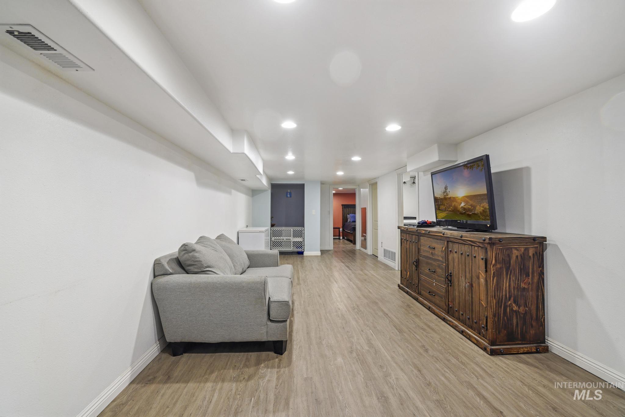 515 E Ave J, Jerome, Idaho 83338, 4 Bedrooms, 1 Bathroom, Residential For Sale, Price $297,500,MLS 98982351