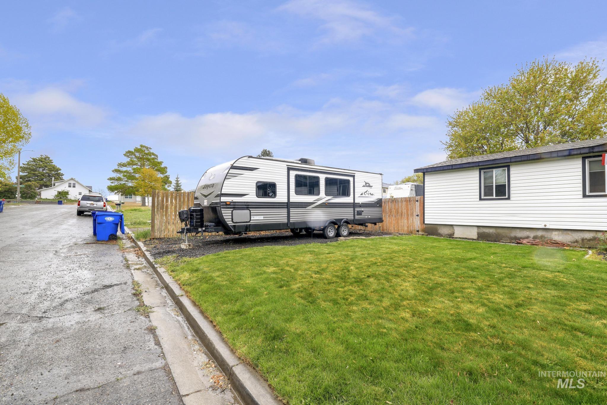 515 E Ave J, Jerome, Idaho 83338, 4 Bedrooms, 1 Bathroom, Residential For Sale, Price $297,500,MLS 98982351