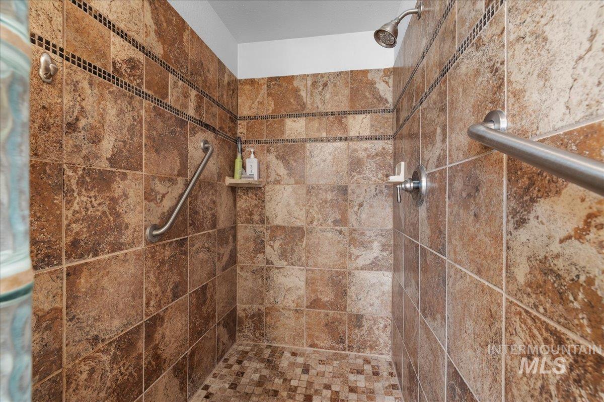 5757 S Cole Rd, Boise, Idaho 83709, 3 Bedrooms, 2 Bathrooms, Residential For Sale, Price $625,000,MLS 98982354