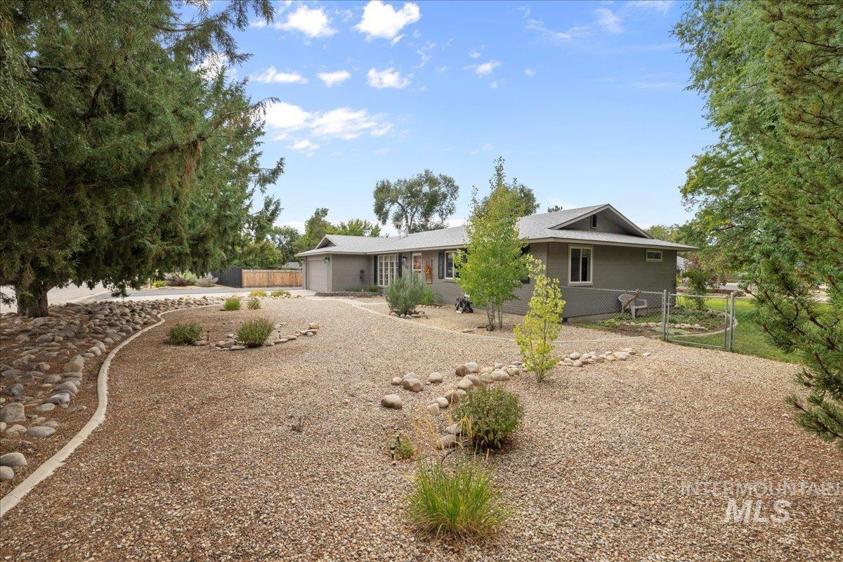 5757 S Cole Rd, Boise, Idaho 83709, 3 Bedrooms, 2 Bathrooms, Residential For Sale, Price $625,000,MLS 98982354