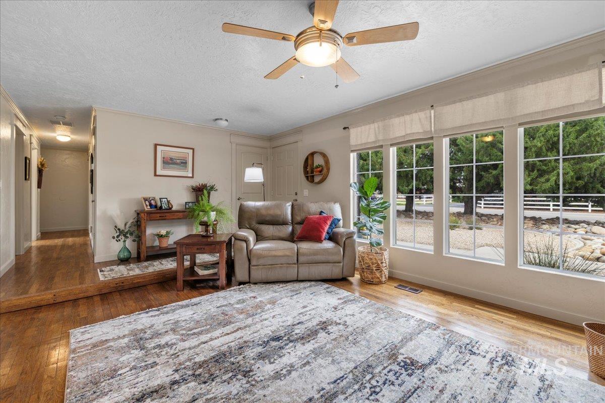 5757 S Cole Rd, Boise, Idaho 83709, 3 Bedrooms, 2 Bathrooms, Residential For Sale, Price $625,000,MLS 98982354