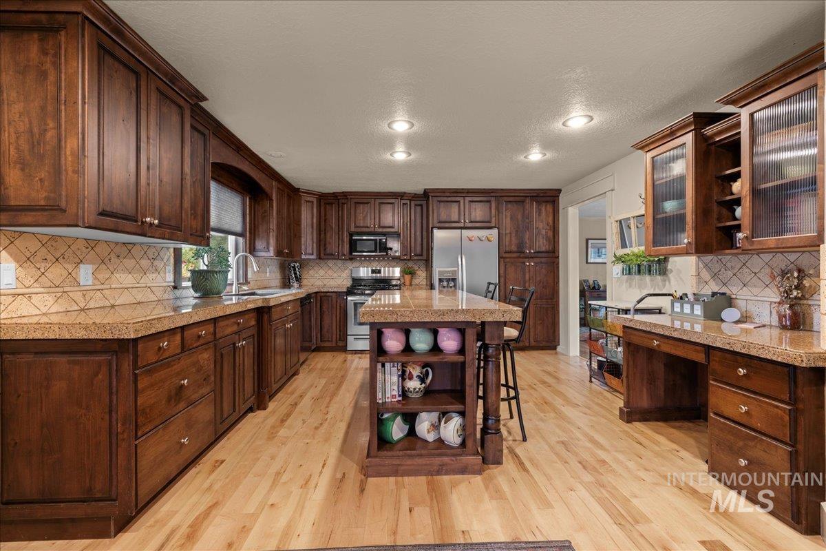 5757 S Cole Rd, Boise, Idaho 83709, 3 Bedrooms, 2 Bathrooms, Residential For Sale, Price $625,000,MLS 98982354