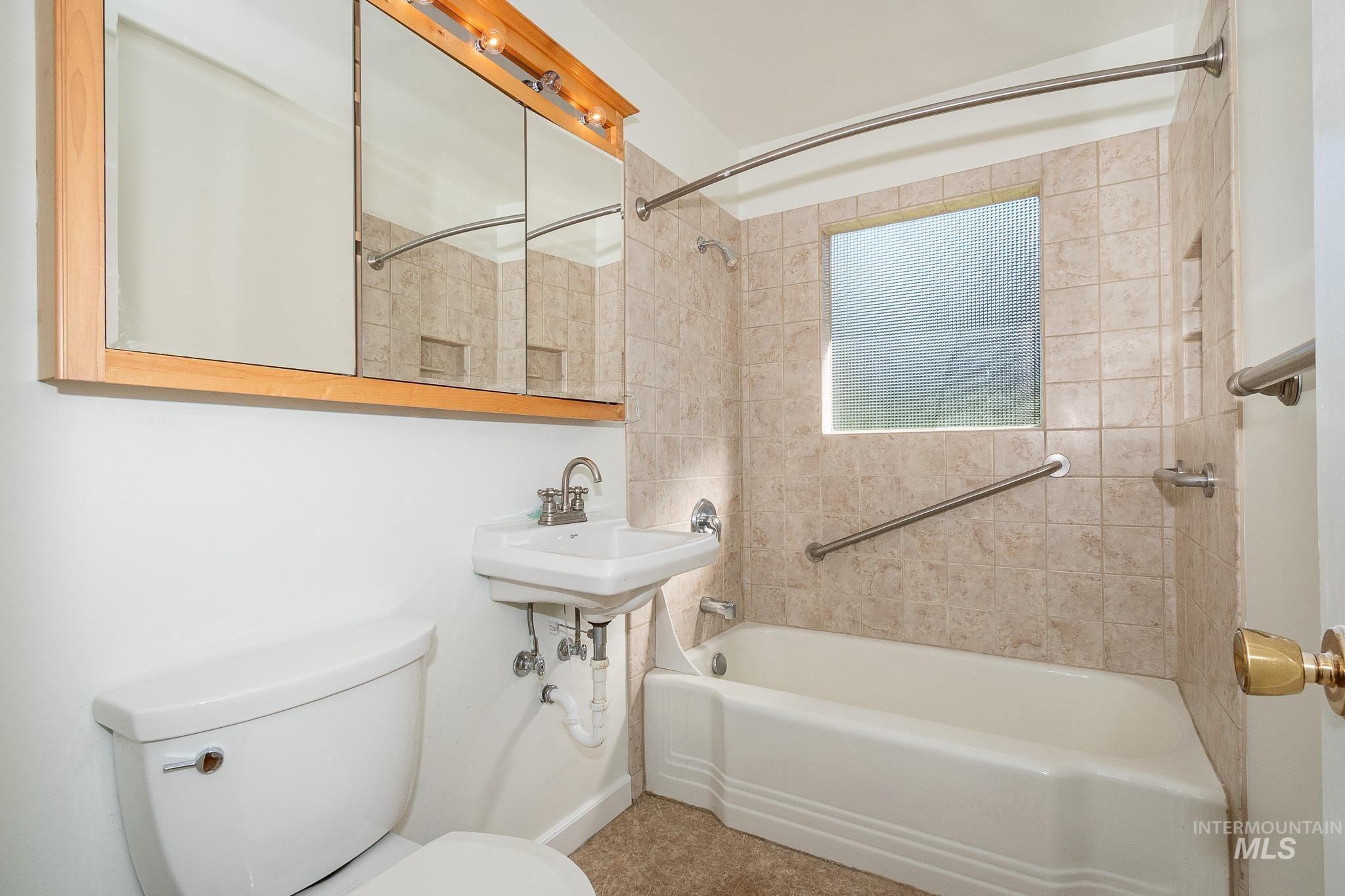 1304 W Rose Park Cir., Boise, Idaho 83702, 2 Bedrooms, 1 Bathroom, Residential For Sale, Price $525,000, 98982357