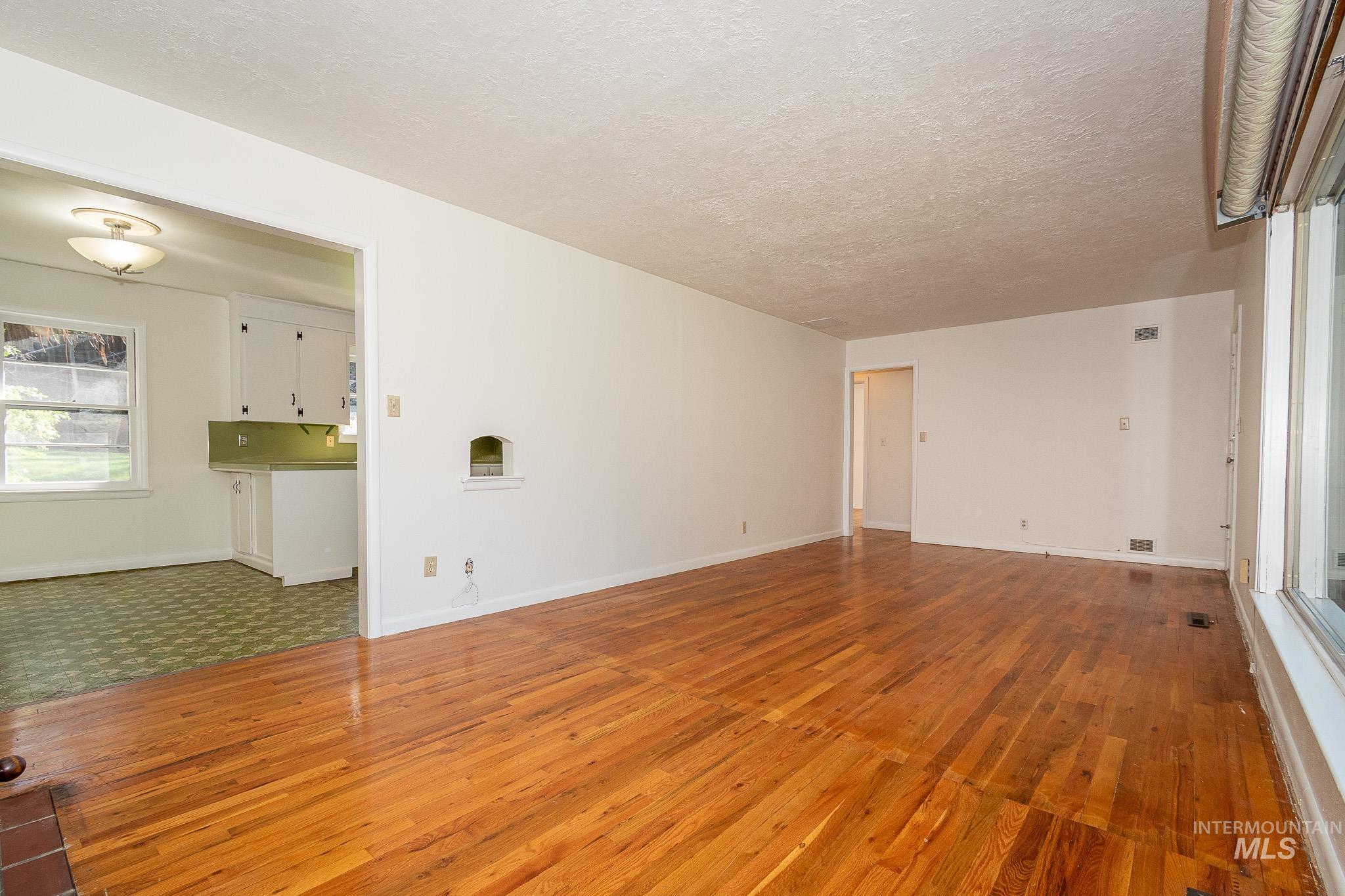 1304 W Rose Park Cir., Boise, Idaho 83702, 2 Bedrooms, 1 Bathroom, Residential For Sale, Price $525,000, 98982357