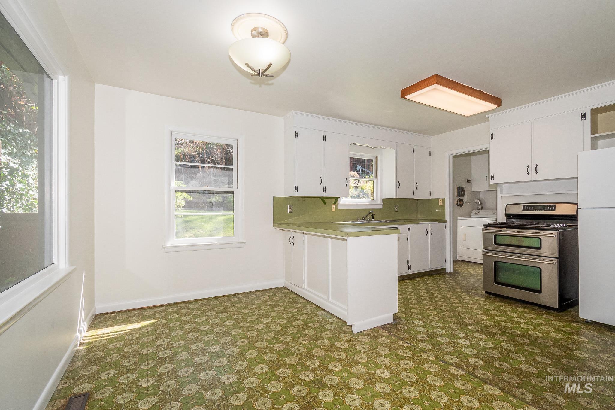 1304 W Rose Park Cir., Boise, Idaho 83702, 2 Bedrooms, 1 Bathroom, Residential For Sale, Price $525,000, 98982357