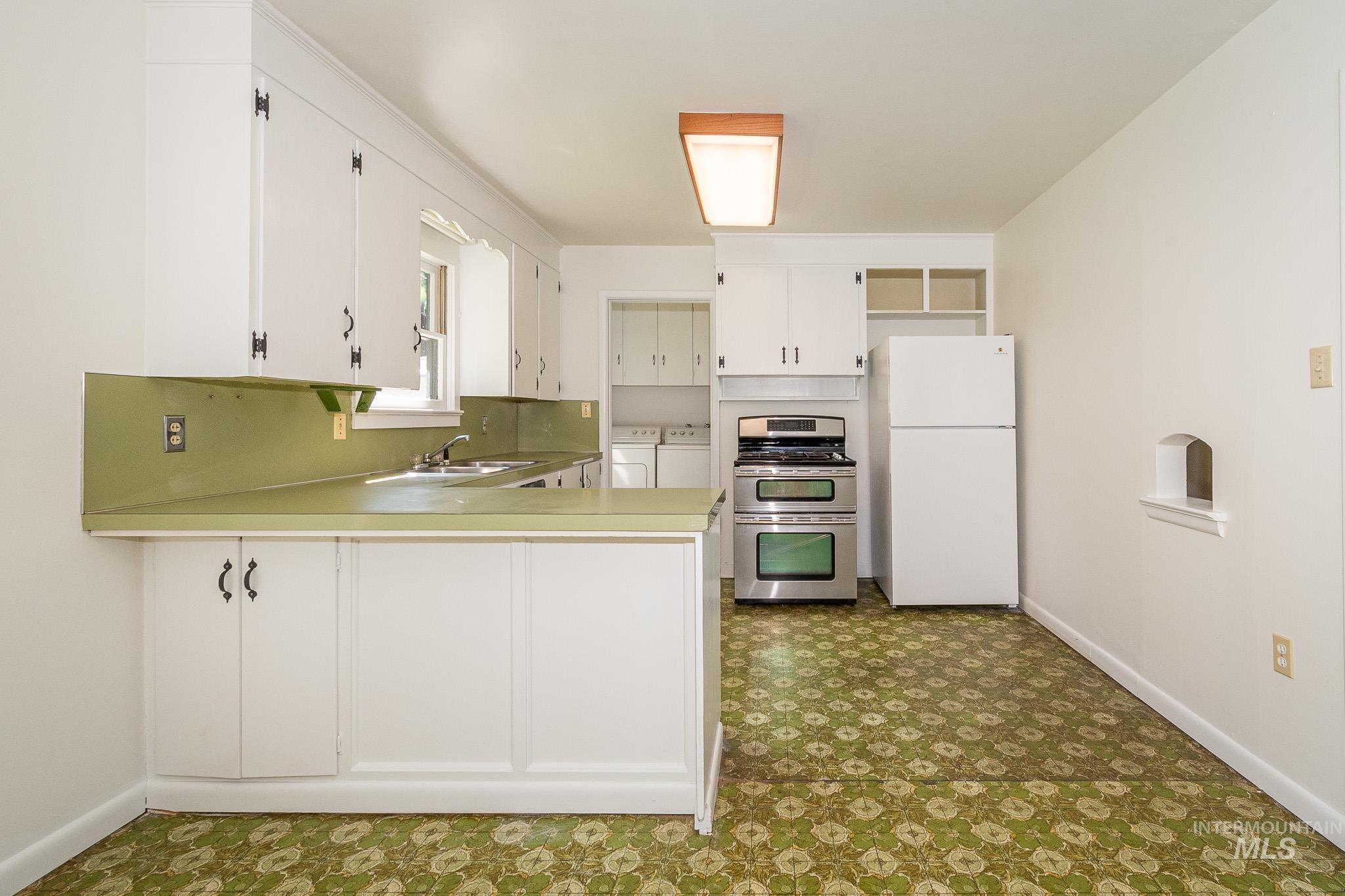 1304 W Rose Park Cir., Boise, Idaho 83702, 2 Bedrooms, 1 Bathroom, Residential For Sale, Price $525,000, 98982357