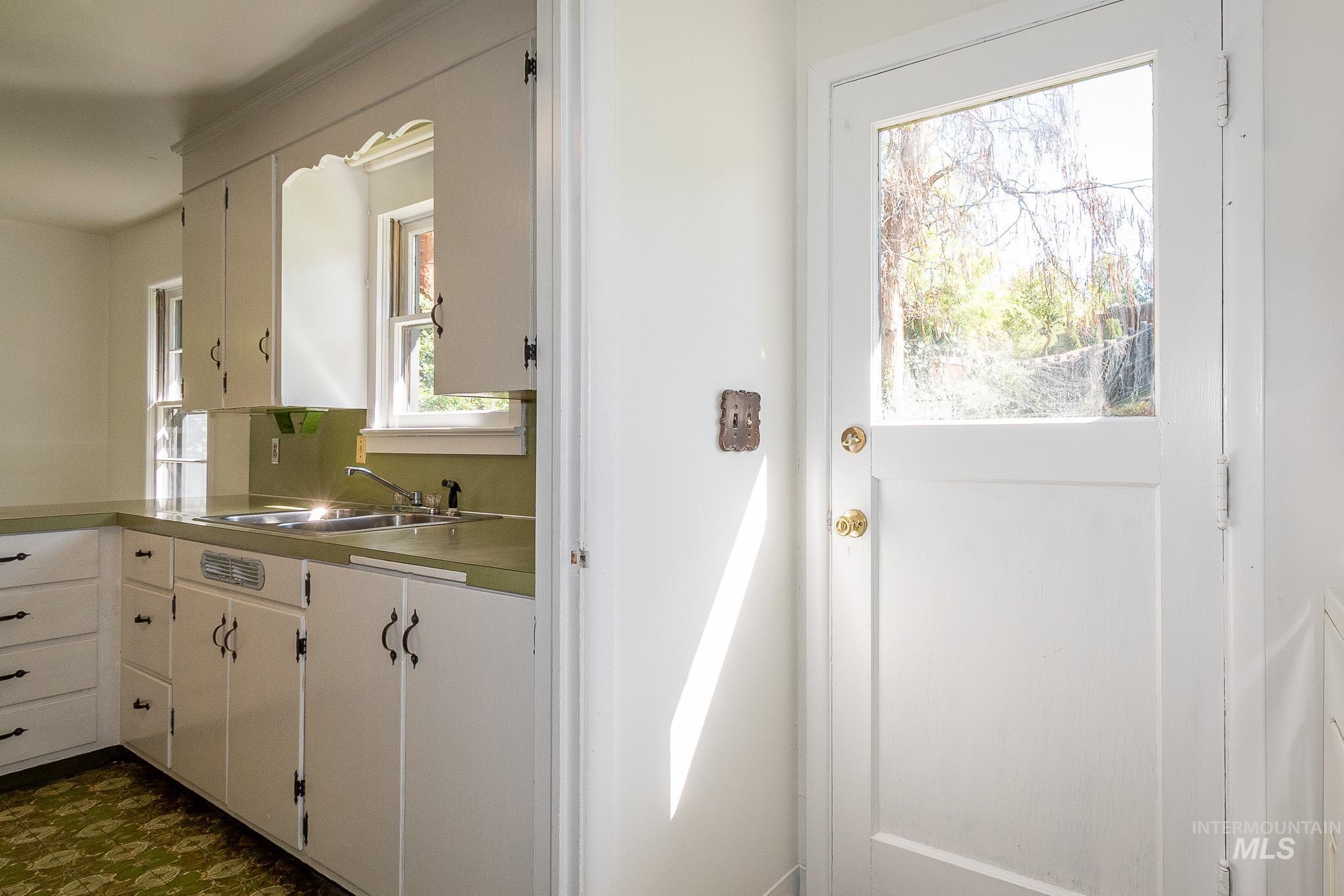 1304 W Rose Park Cir., Boise, Idaho 83702, 2 Bedrooms, 1 Bathroom, Residential For Sale, Price $525,000, 98982357