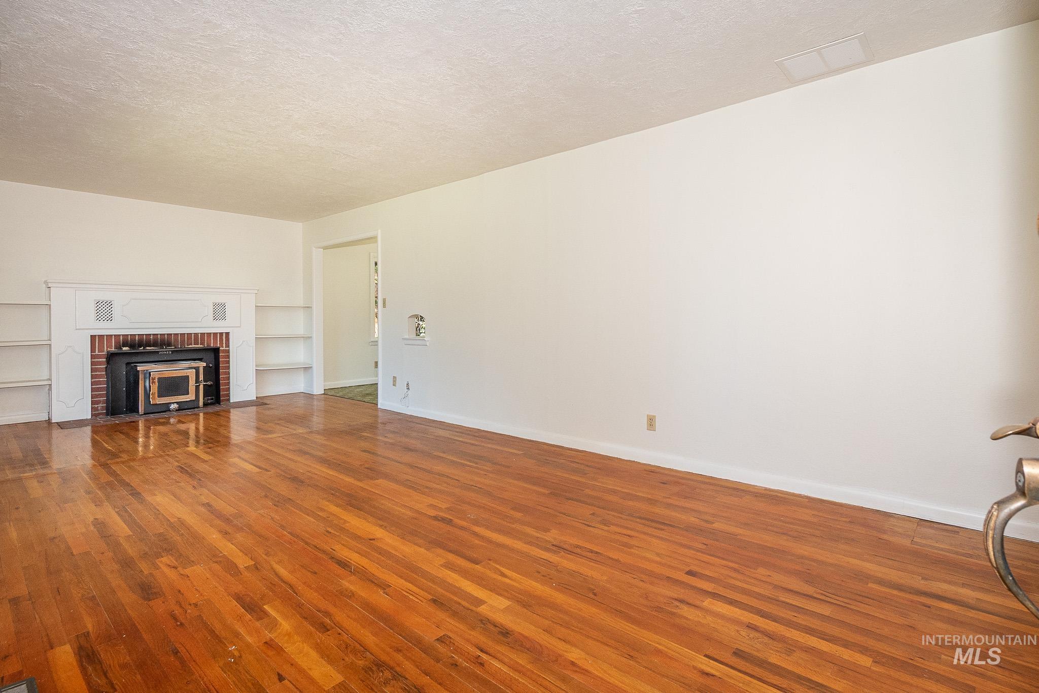 1304 W Rose Park Cir., Boise, Idaho 83702, 2 Bedrooms, 1 Bathroom, Residential For Sale, Price $525,000, 98982357