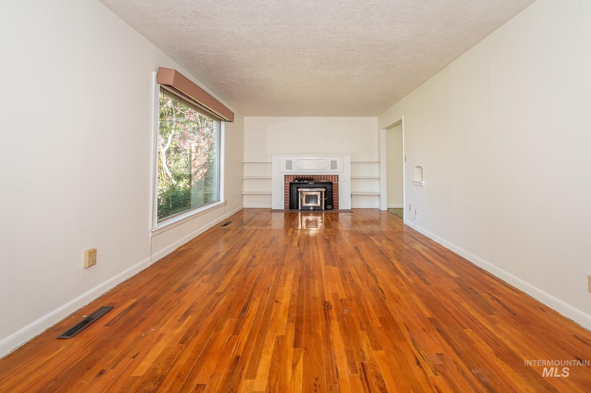 1304 W Rose Park Cir., Boise, Idaho 83702, 2 Bedrooms, 1 Bathroom, Residential For Sale, Price $525,000, 98982357